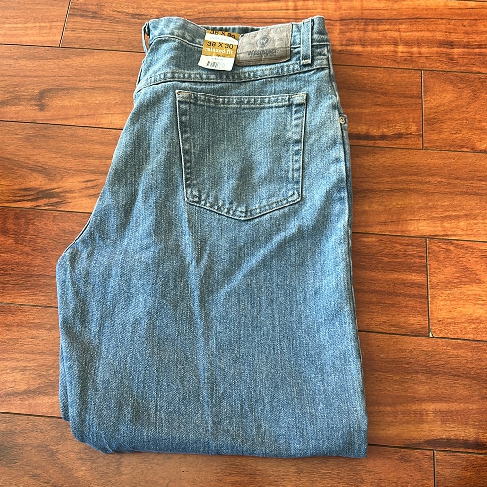Wrangler relaxed fit 38x30